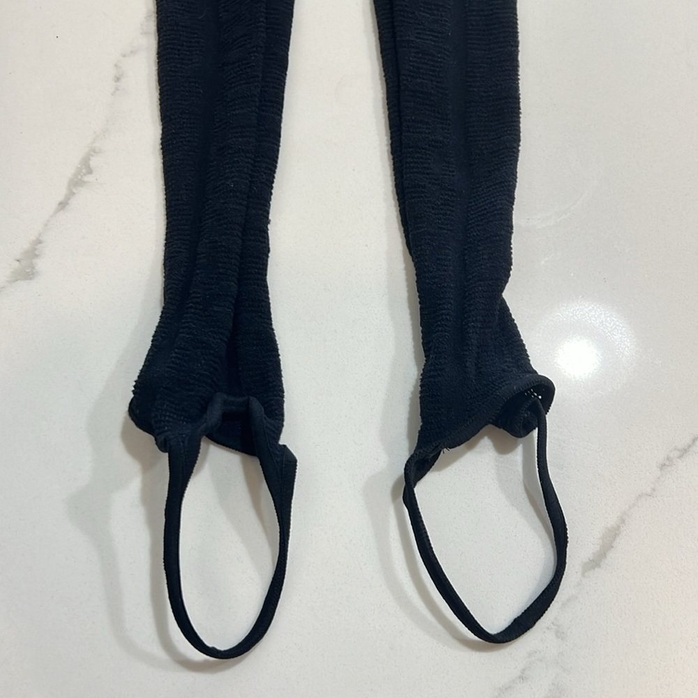 WOLFORD INTRICATE PATTERN WRAP KNIT TOP & LEGGINGS - Picture 8 of 8